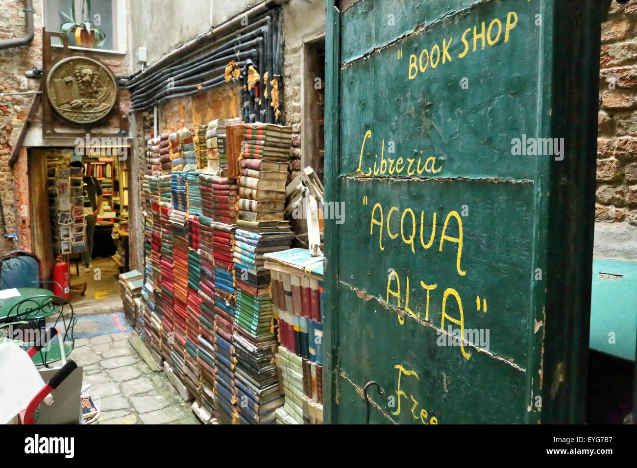 Libreria "Acqua Alta" book shop a Venezia Foto Stock