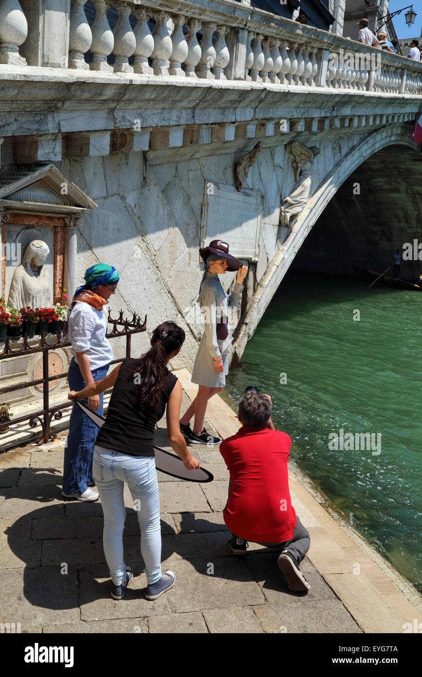 Moda professionale fotografia a Venezia, Ponte di Rialto Foto Stock