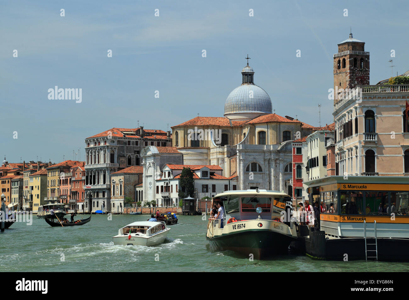 Canal Grande con la chiesa di San Geremia (chiesa di San Geremia), Venezia. Foto Stock