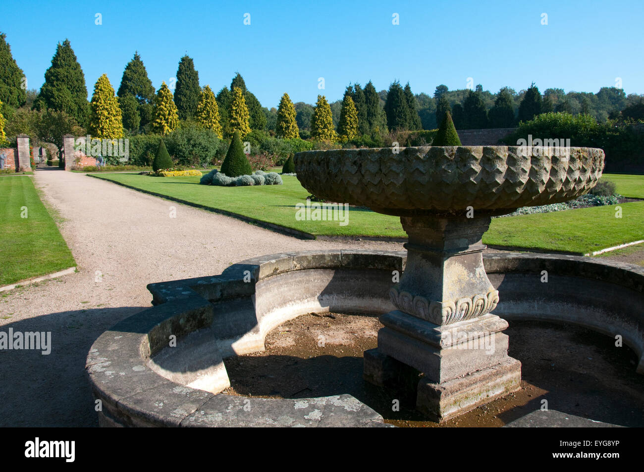 Giardini formali a Newstead Abbey, Nottinghamshire England Regno Unito Foto Stock