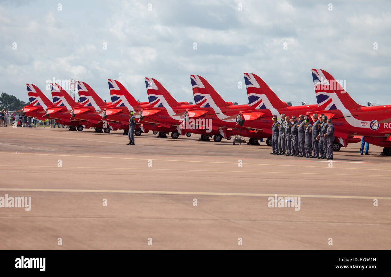 Le frecce rosse di essere preparato per un display al Royal International Air Tattoo a RAF Fairford 2015 Foto Stock