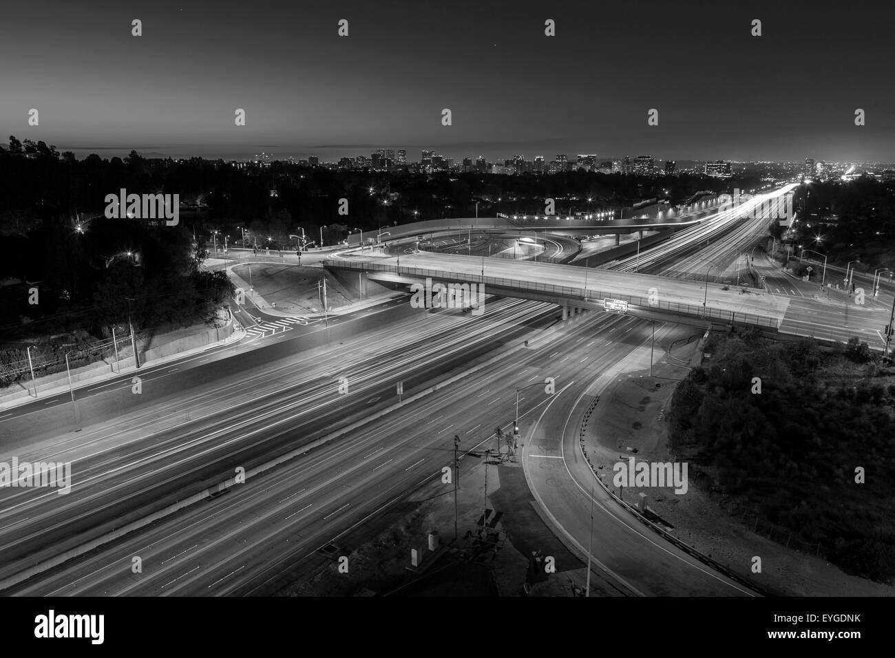 San Diego Freeway 405 in bianco e nero in Los Angeles, California. Foto Stock