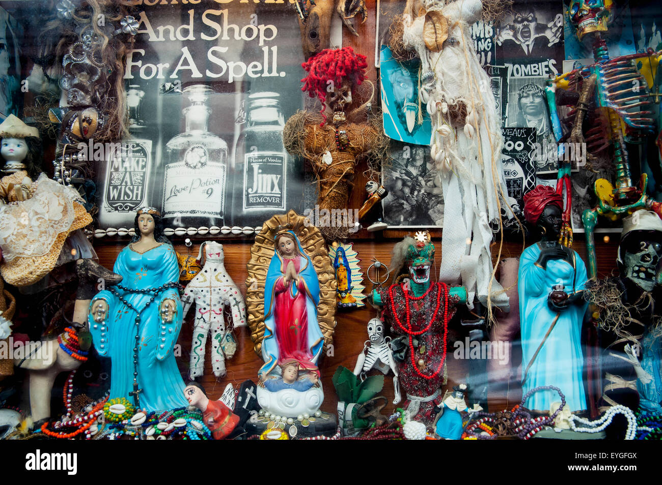 Stati Uniti d'America, Louisiana, Quartiere Francese; New Orleans, bambole  e figurine in negozio VooDoo Foto stock - Alamy