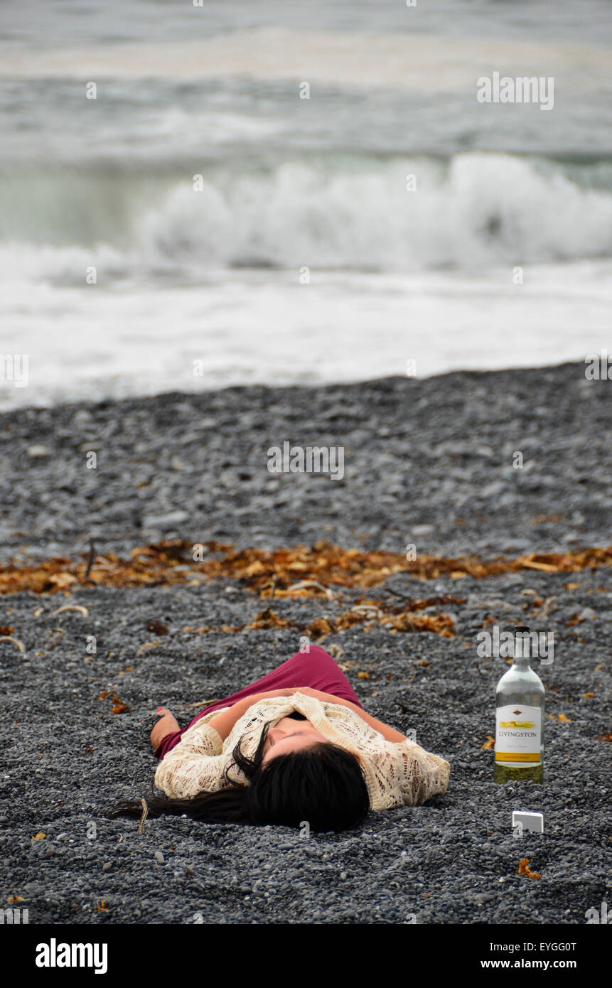 Un ubriaca nap sul rivestimento persa Foto Stock