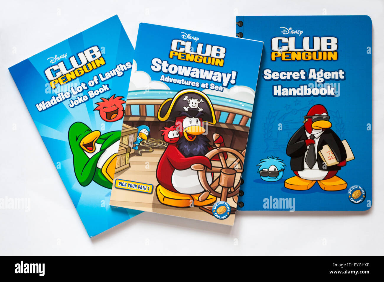 Disney Club Penguin libri per bambini isolati su sfondo bianco - Secret Agent Handbook, Waddle Risate scherzo libro, Stowaway avventure in mare Foto Stock