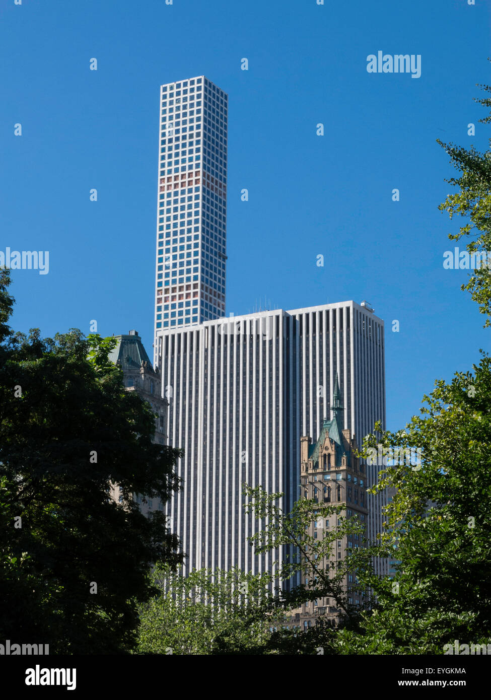 432 Park Avenue appartamenti e la General Motors Building sulla Quinta Avenue, New York Foto Stock