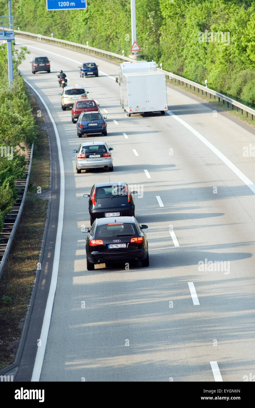 Autostrada tedesca con vetture di Eifel Renania Palatinato Germania Europa Foto Stock