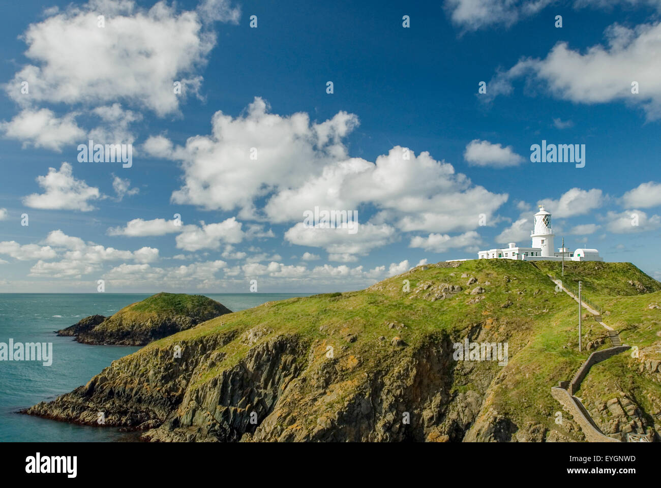 Faro Strumble Head, Pembrokeshire, Galles, Inghilterra UK Europa Foto Stock