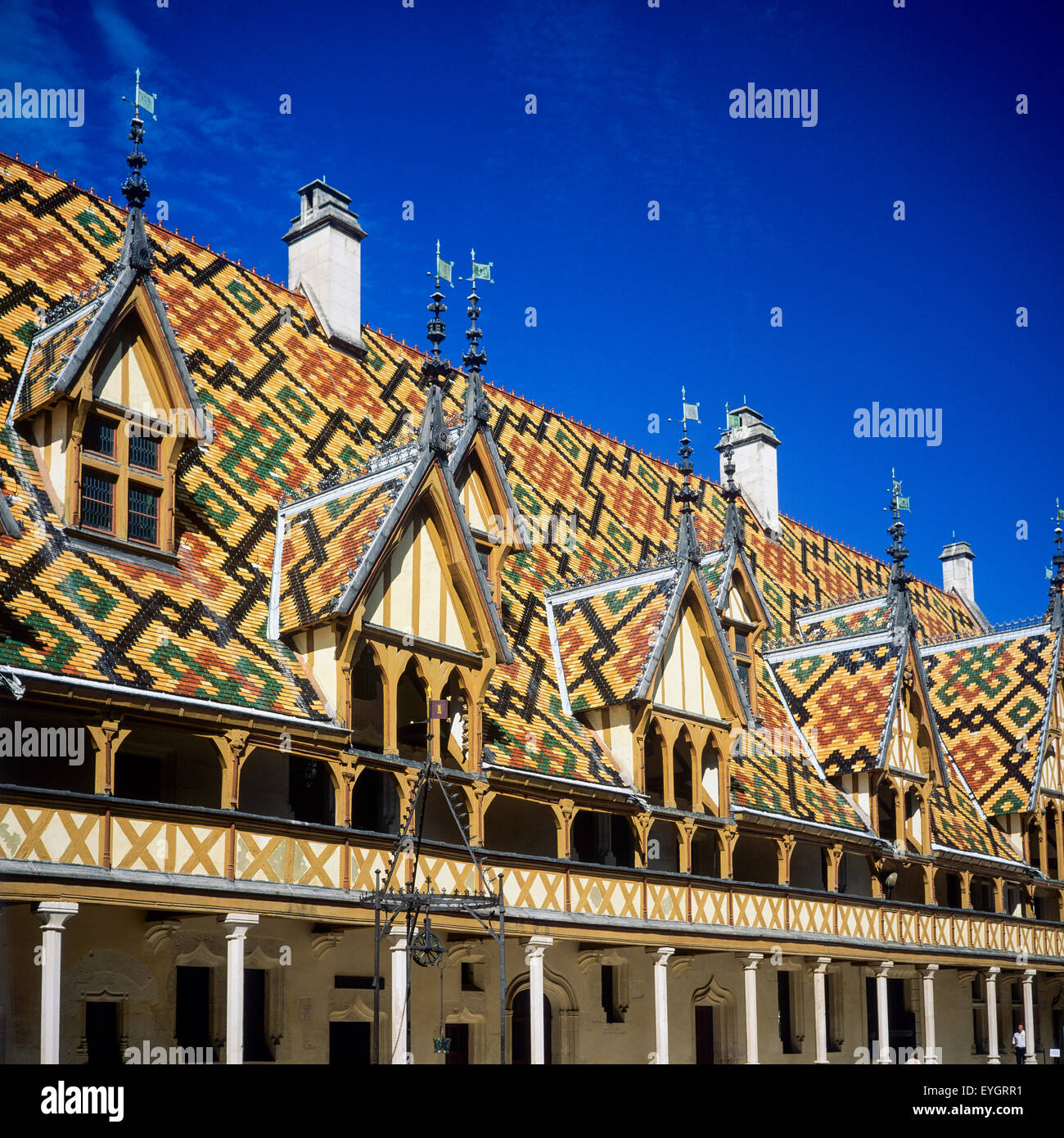Vetri policromi tegola per tetti, Hôtel-Dieu, 'Hospices de Beaune", Beaune, Côte-d'Or, Borgogna, in Francia, in Europa Foto Stock Vetri policromi tegola per tetti, Hôtel-Dieu, 'Hospices de Beaune", Beaune, Côte-d'Or, Borgogna, in Francia, in Europa Foto Stock