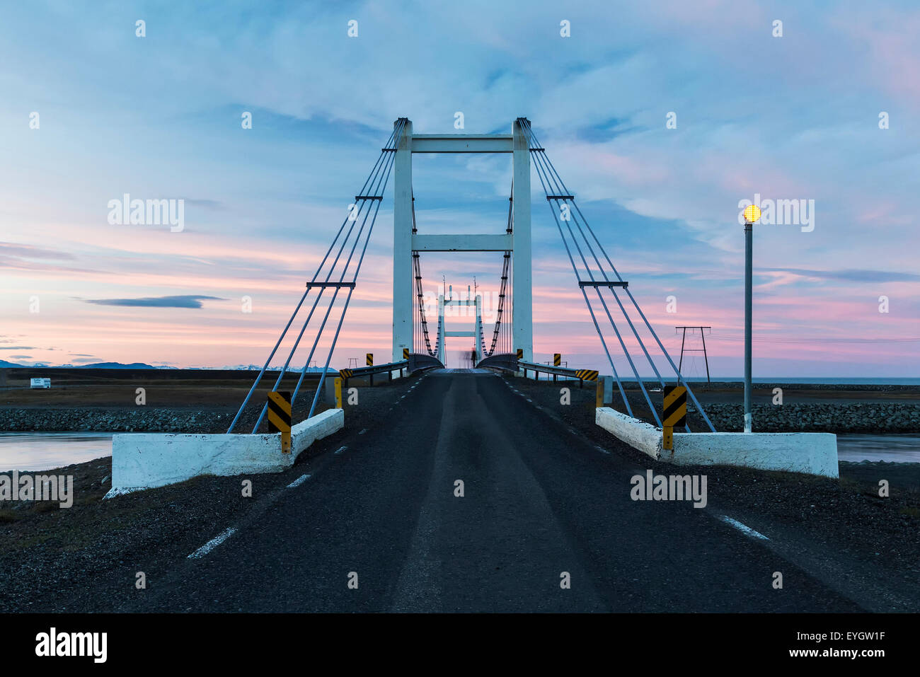 Ponte sul fiume dal lago Jokulsarlon, Islanda Foto Stock