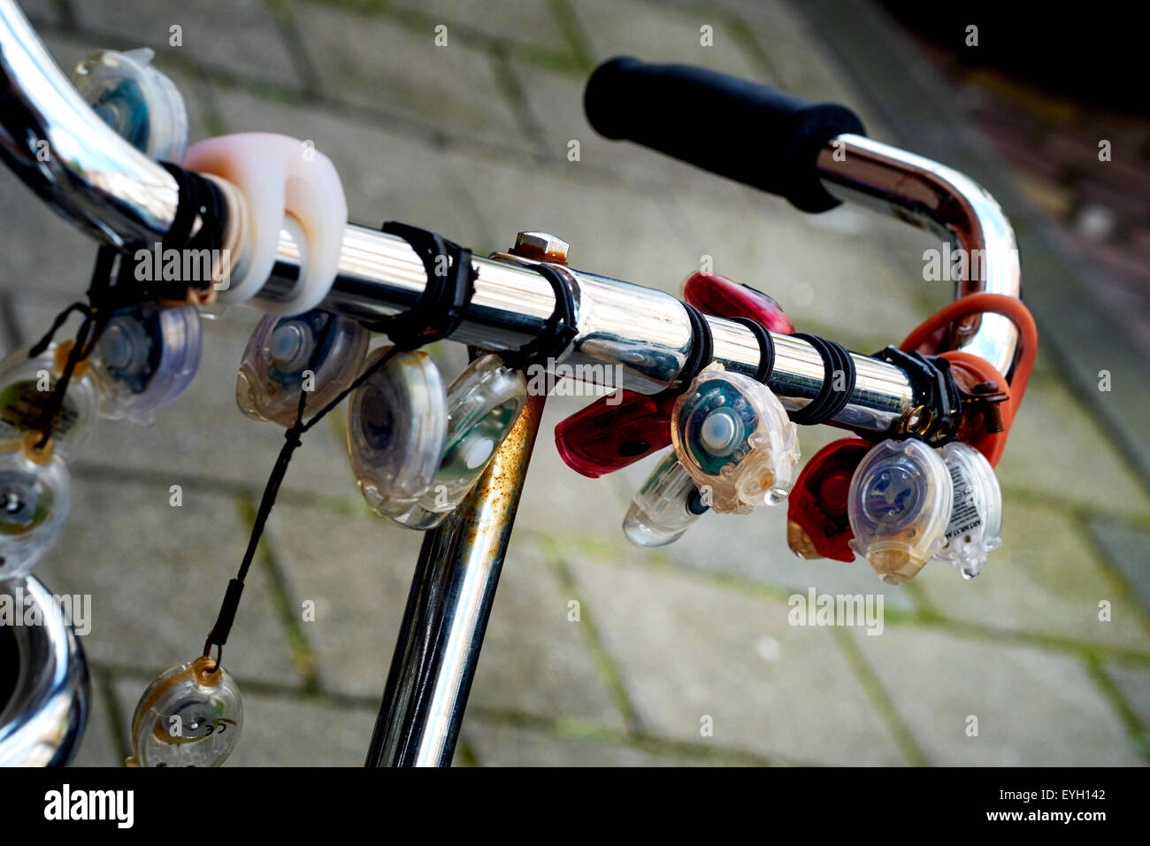 Le luci a LED sulla moto è la ruota dello sterzo Foto Stock