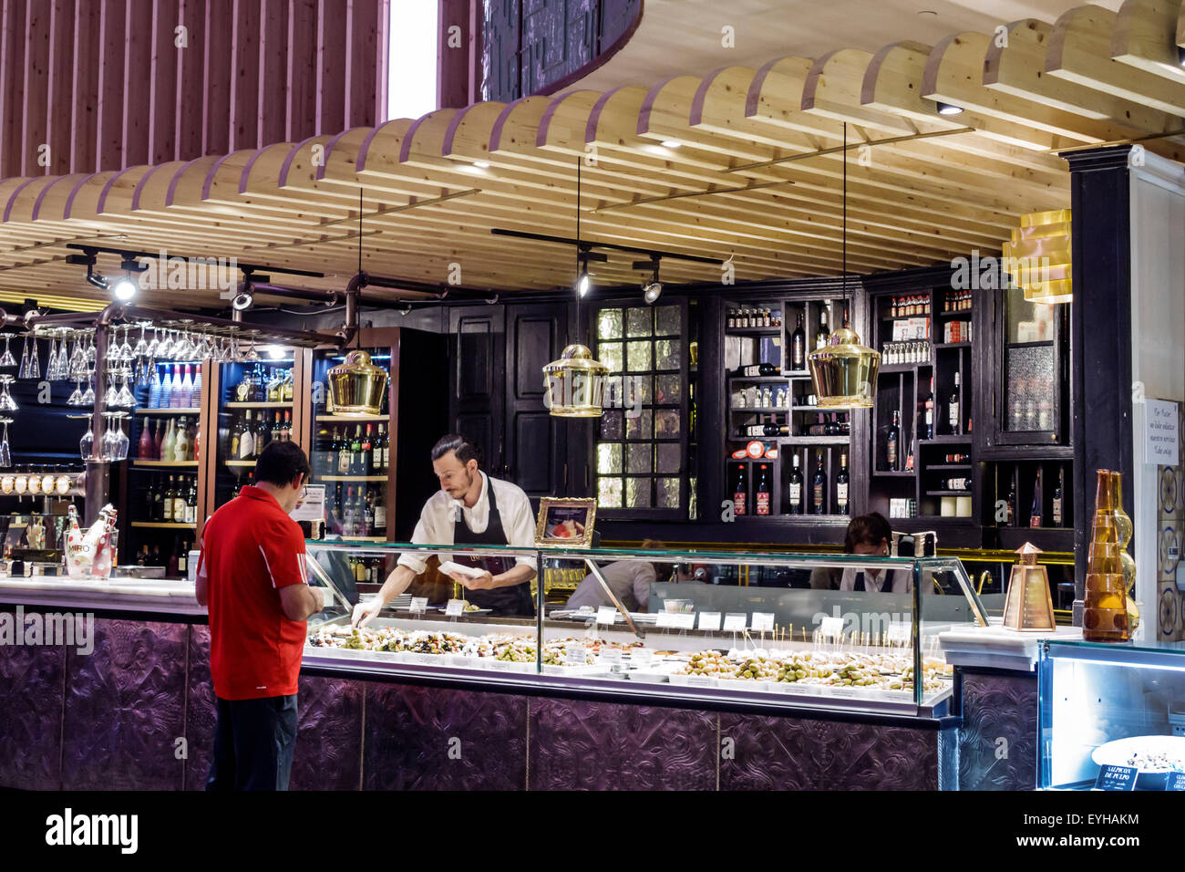 Madrid Spagna,Recoletos,Salamanca,Calle de Goya,Platea Madrid,shopping shopper shopping shopping negozi mercato mercati di mercato acquisti di vendita, vendita al dettaglio sto Foto Stock