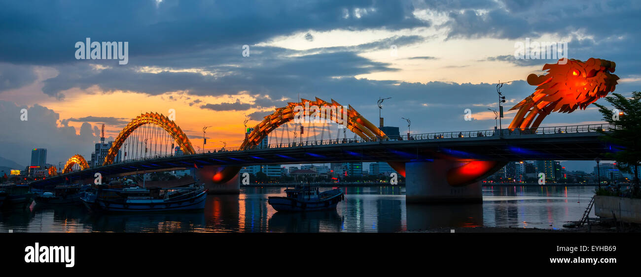 Dragon Bridge, Da Nang, Vietnam. Foto Stock