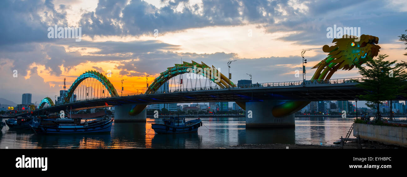 Dragon Bridge, Da Nang, Vietnam. Foto Stock