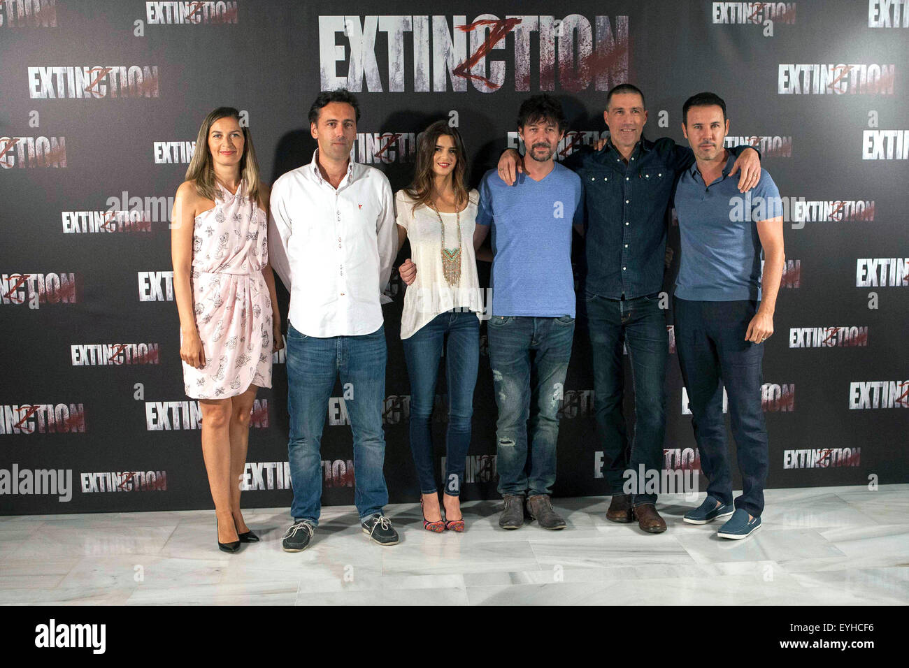 Madrid, Spagna. 28 Luglio, 2015. Emma Lustri liquidi, Borja Pena, Clara Lago, Miguel Angel Vivas, Matthew Fox e Juan Sola frequentare il "Estinzione" photocall a Eurobuilding Hotel sulla luglio 28, 2015 a Madrid, Spagna./picture alliance © dpa/Alamy Live News Foto Stock