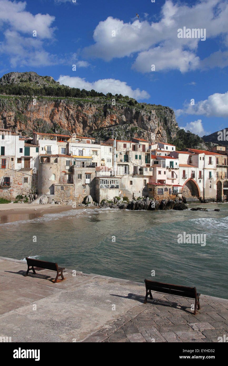 L'Italia. Isola di Sicilia . Provincia di Palermo. Vista di Cefalù in primavera Foto Stock