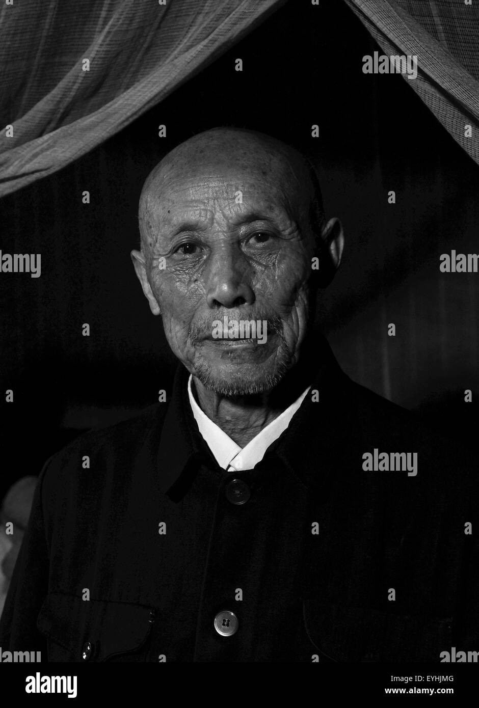Marzo 27, 2014 - CHN - Cina - 27 Marzo 2014: (solo uso editoriale. Cina OUT)(PREZZO MINIMO: 100 USD) Guo Tingxi: maschio, nato nel 1925, vive ora in Chenzhou Hunan. Egli seguì il cugino Guo Motao per essere il suo ordinato tutto il tempo. Guo è stato il capo della sezione di anti-divisione di contrabbando in Guizhou, quindi trasferito come capo del personale nella sede della Casa esercito militare commissione in Guangde Anhui. Ãˆ stato 70 anni dopo la Seconda Guerra Mondiale si è conclusa e il giappone si arrese senza condizioni il 15 agosto 1945, ma non sapete come abbiamo guadagnato la pace e che tipo di storie dietro questi apparentemente odinary seni Foto Stock