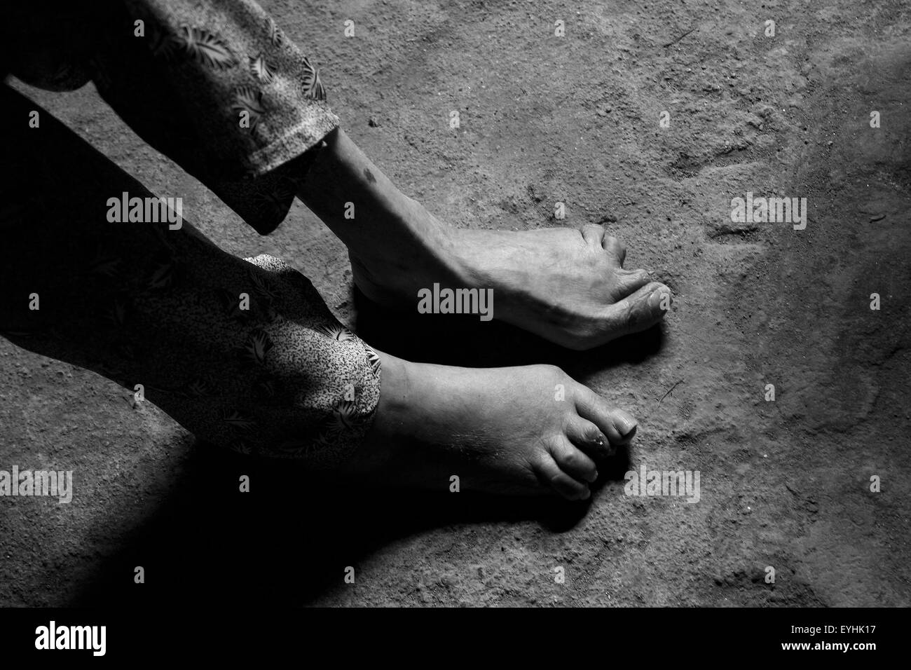 Agosto 4, 2013 - CHN - Cina - 4 Agosto 2013: (solo uso editoriale. Cina OUT)(PREZZO MINIMO: 100 USD) Fu Fanzhen: Femmina, nato nel 1914, vive a Yueyang Hunan.corrispondente nella prima azienda 1° reggimento. Lei ha fatto finta di essere residenti a ottenere informazioni dal nemico in Qianjiang, Jianli, Huatong, Shashi, ed è tornato a casa nel 1946. Lei è stato rivendicato da un bandito e ingiustamente perseguitati in 1957. Ãˆ stato 70 anni dopo la Seconda Guerra Mondiale si è conclusa e il giappone si arrese senza condizioni il 15 agosto 1945, ma non sapete come abbiamo guadagnato la pace e che tipo di storie dietro questi apparentemente odinary Foto Stock