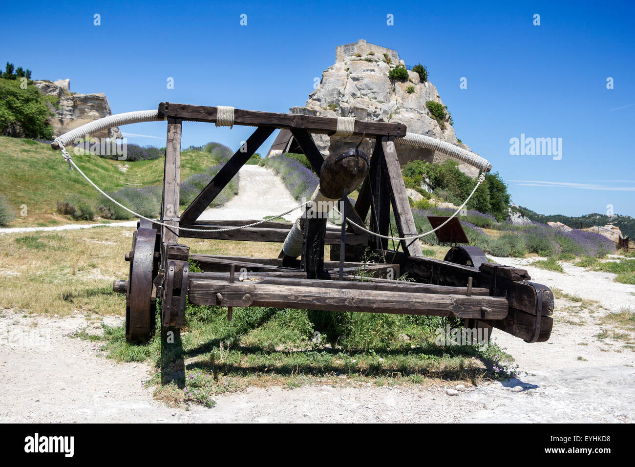 In legno antico catapulta medievale di Les Baux de Provence, Francia Foto Stock