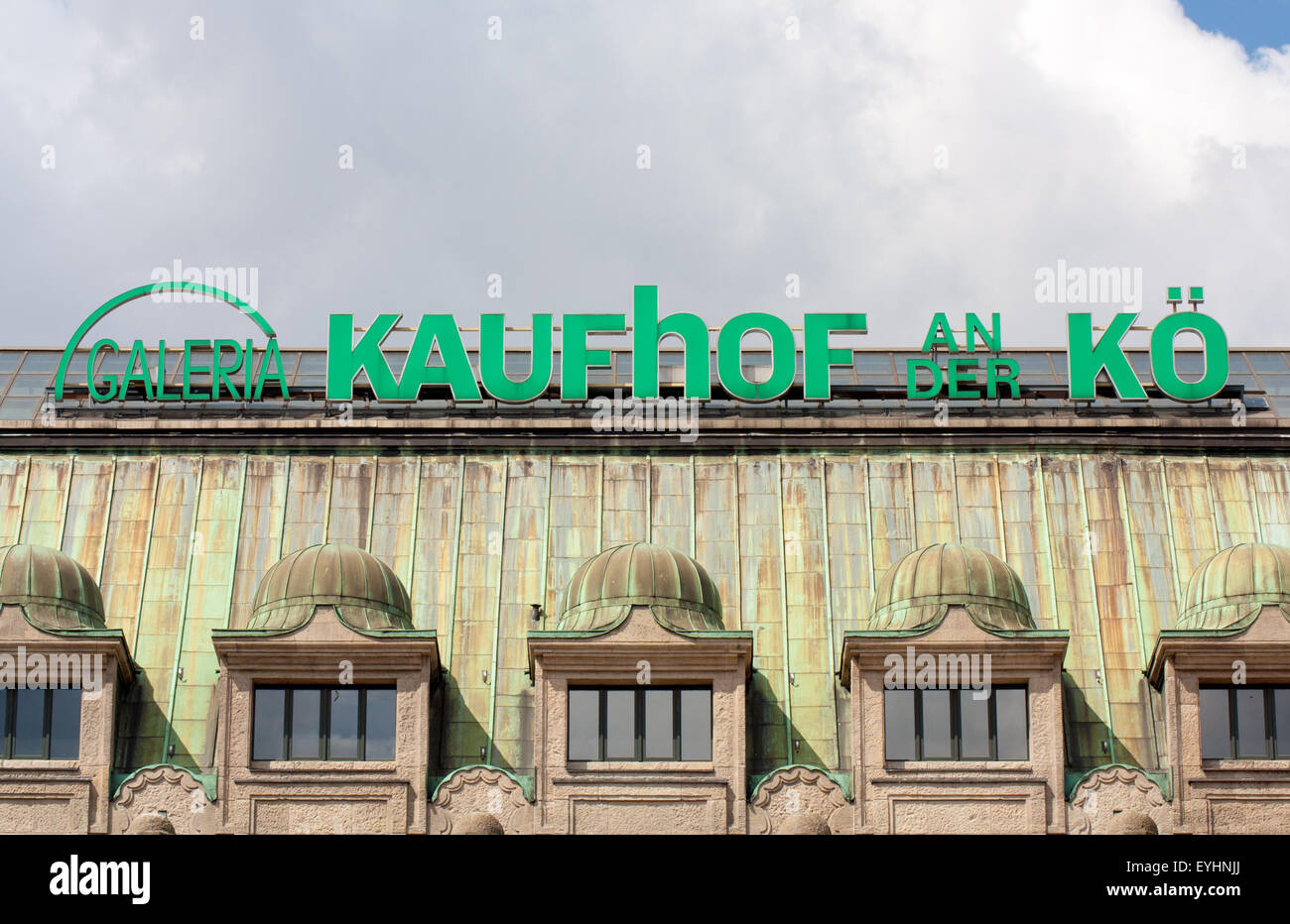 Galeria Kaufhof negozio vicino Königsallee a Dusseldorf Foto Stock