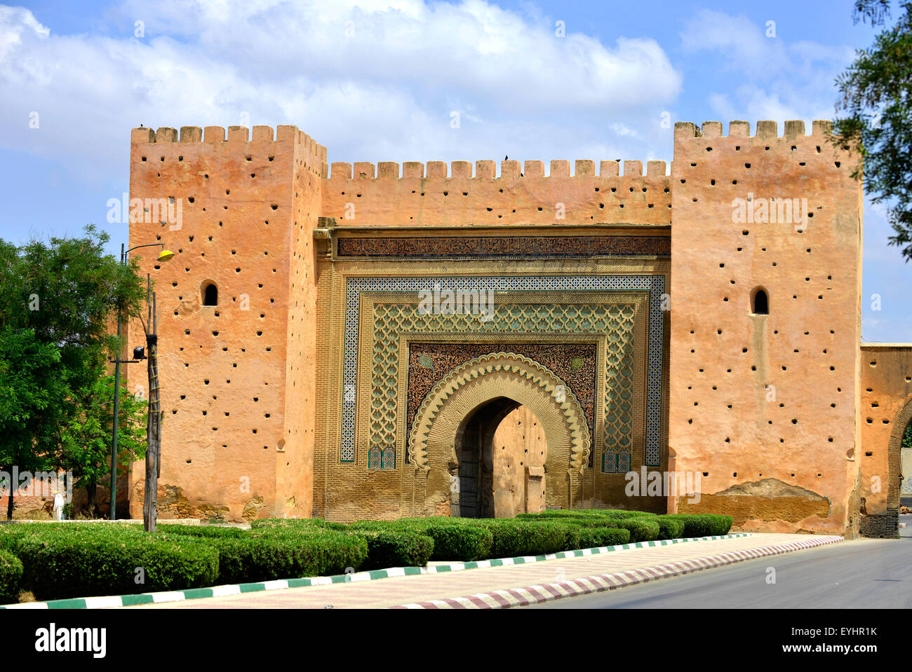 La porta della città, Meknes , Marocco, Nord Africa una volta la capitale del Marocco Foto Stock