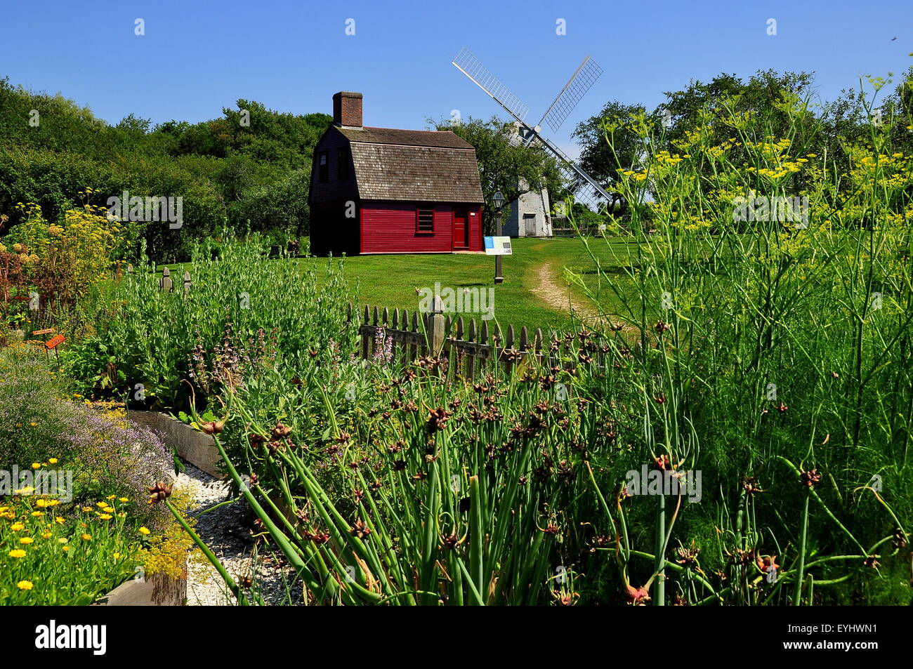 Middletown, Rhode Island: C. 1700 Casa di guardia con medicinali e giardino di erbe a Prescott Farm sito storico Foto Stock