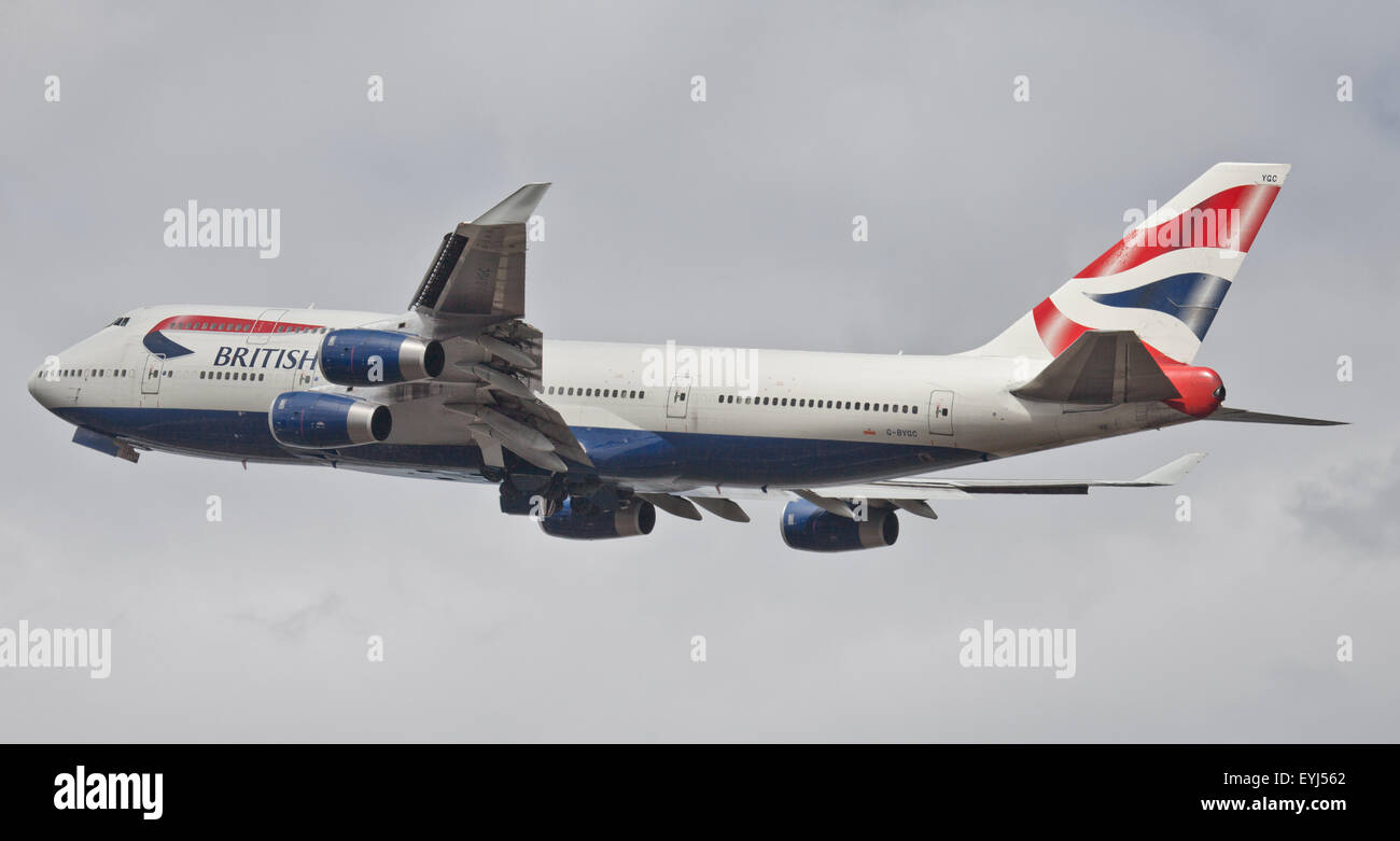 British Airways Boeing 747 G-BYGC decollo dall aeroporto di Heathrow LHR Foto Stock
