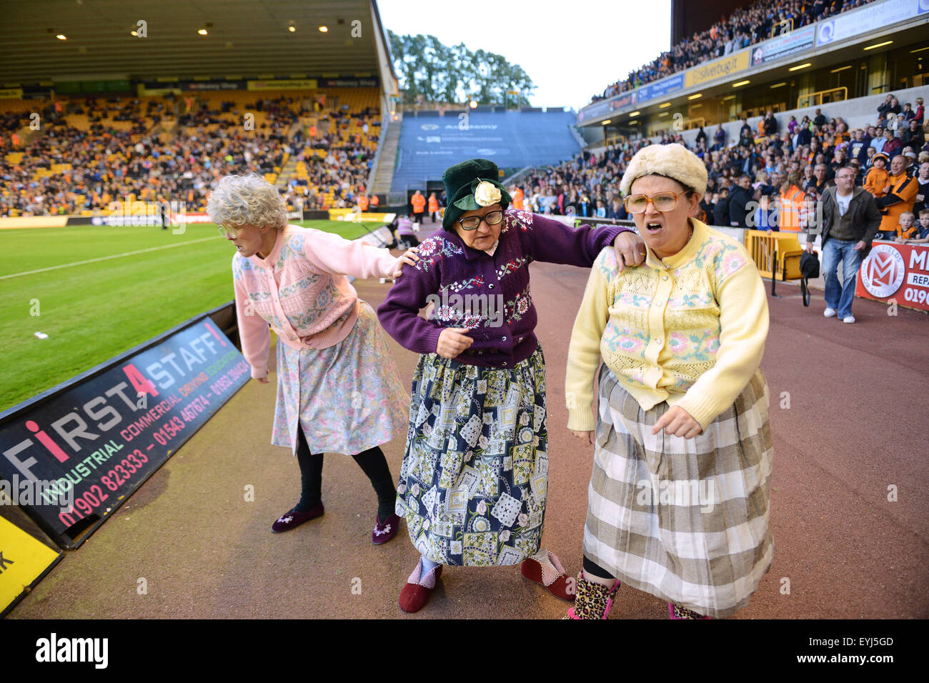 La Danza di Nonni da Fizzog produzioni in Black Country, West Midlands, Regno Unito Inghilterra umorismo divertente commedia donne Foto Stock