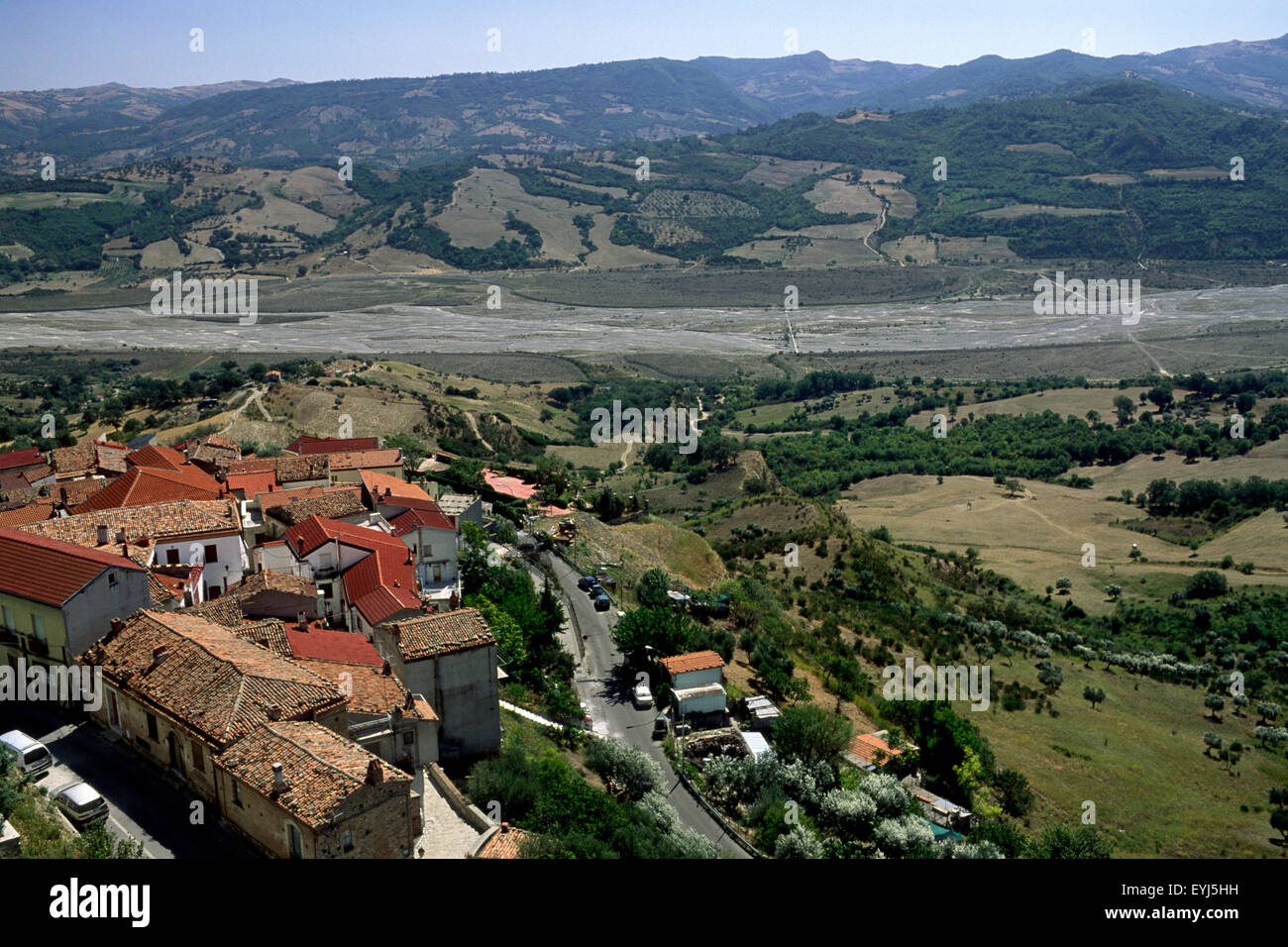 Italia, Basilicata, Parco Nazionale del Pollino, Noepoli e fiume Sarmento Foto Stock