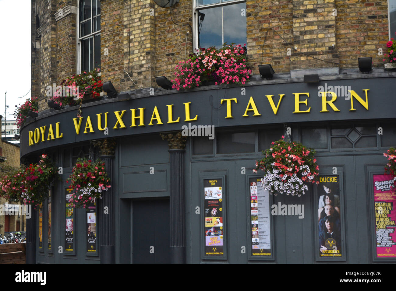 L'esterno dell'iconico pub gay The Royal Vauxhall Tavern a Lambeth, Londra, SE1. Foto Stock