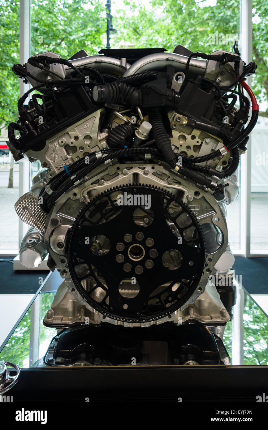 Berlino - Giugno 14, 2015: motore V12 DOHC (BMW N73) di Rolls-Royce. Il classico giorni sul Kurfuerstendamm. Foto Stock