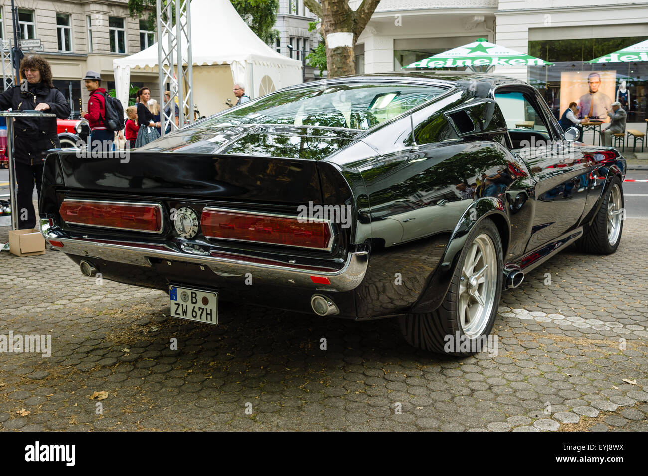 Berlino - Giugno 14, 2015: Pony auto Ford Shelby GT500 "Eleanor' Super Snake. Vista posteriore. Il classico giorni sul Kurfuerstendamm. Foto Stock
