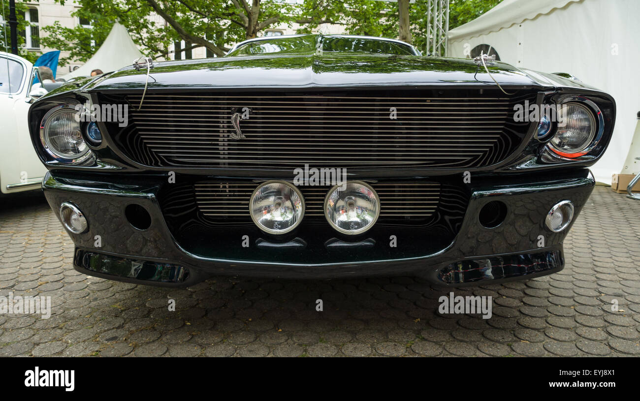 Berlino - Giugno 14, 2015: Pony auto Ford Shelby GT500 "Eleanor' Super Snake. Il classico giorni sul Kurfuerstendamm. Foto Stock