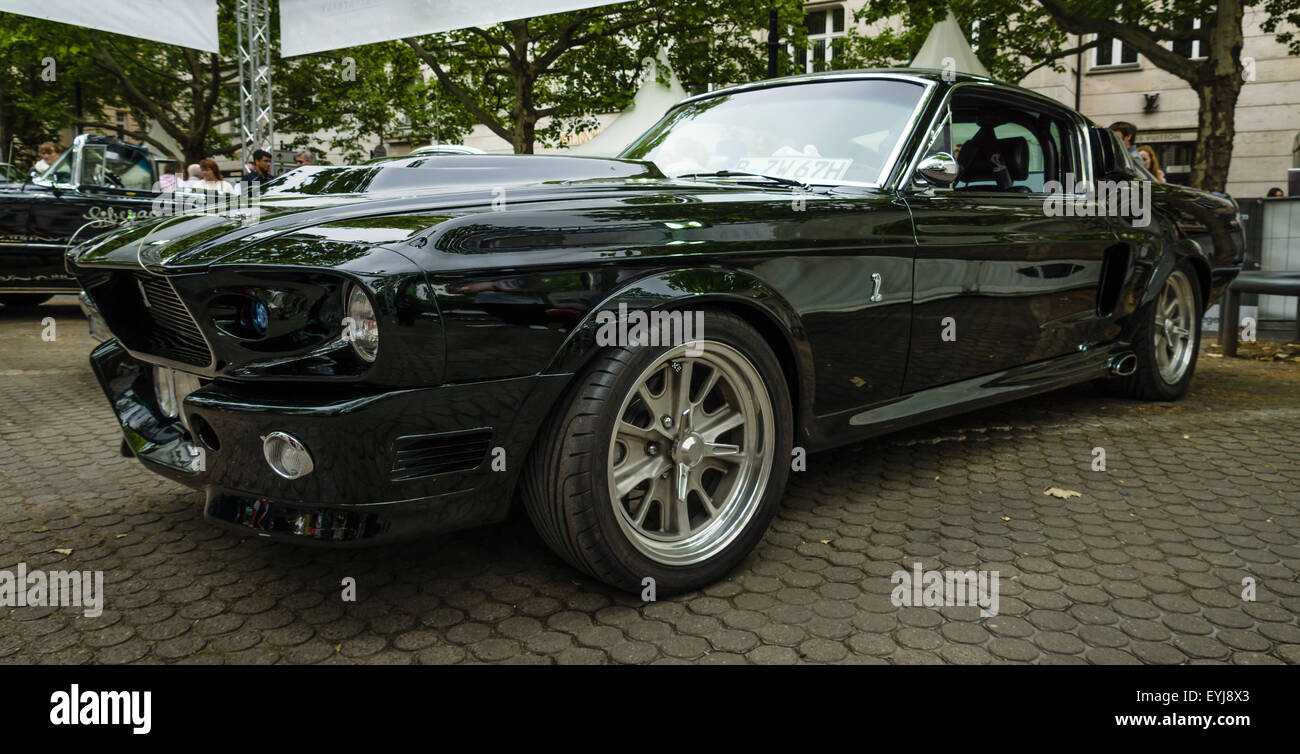 Berlino - Giugno 14, 2015: Pony auto Ford Shelby GT500 "Eleanor' Super Snake. Il classico giorni sul Kurfuerstendamm. Foto Stock