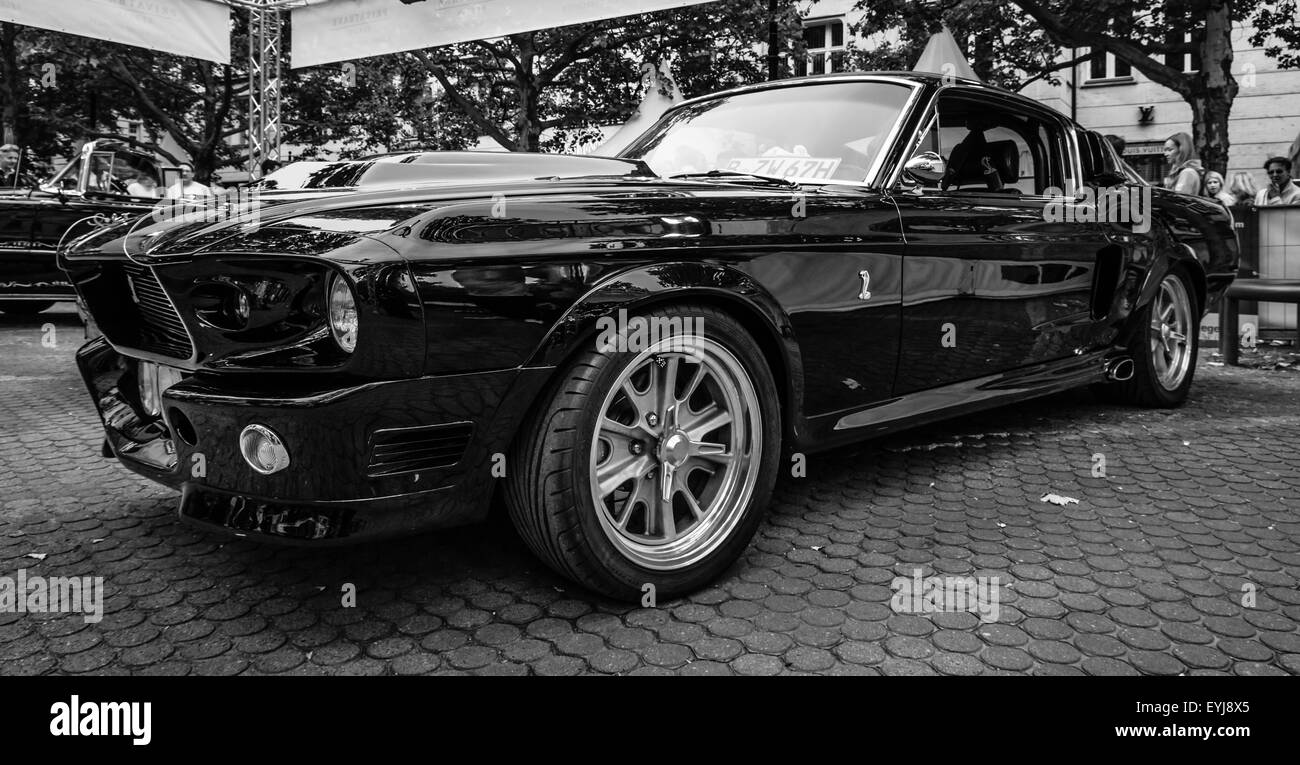 Berlino - Giugno 14, 2015: Pony auto Ford Shelby GT500 "Eleanor' Super Snake. In bianco e nero. Il classico giorni sul Kurfuerstendamm. Foto Stock