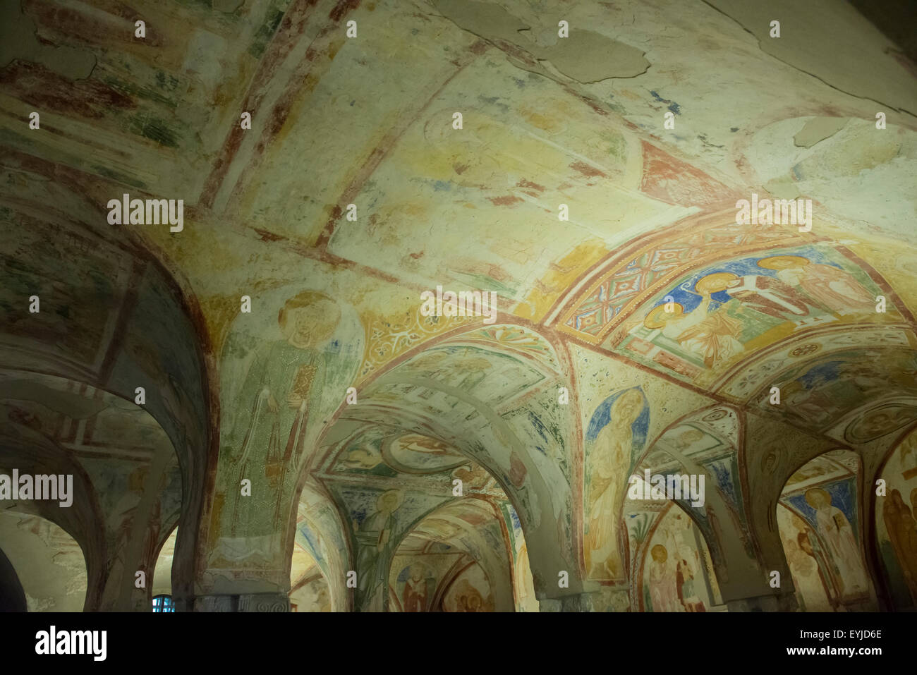 La cripta degli affreschi della basilica Foto Stock