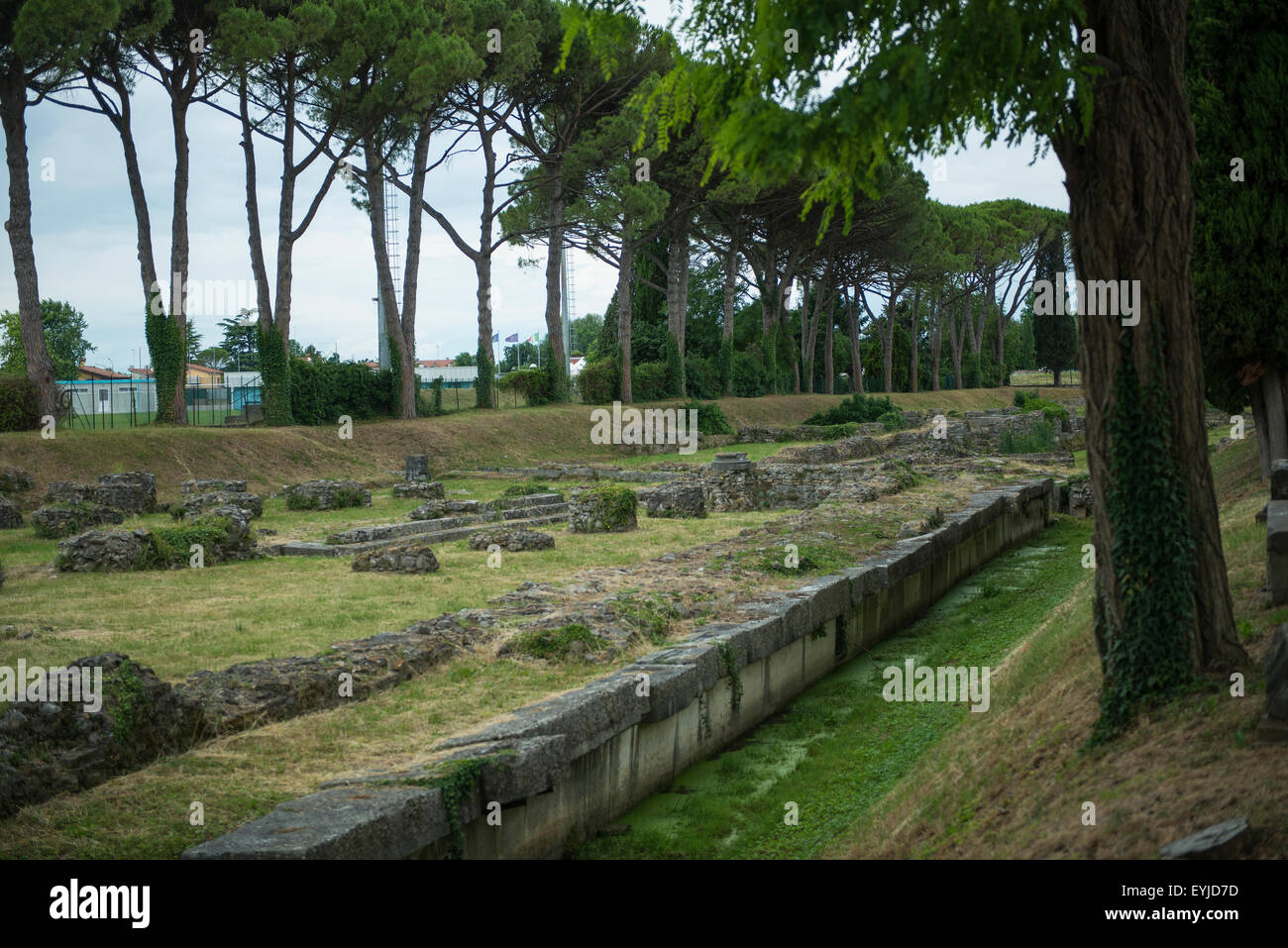 Gli scavi archeologici di Aquileia, Italia. La via sacra del porto fluviale. Foto Stock