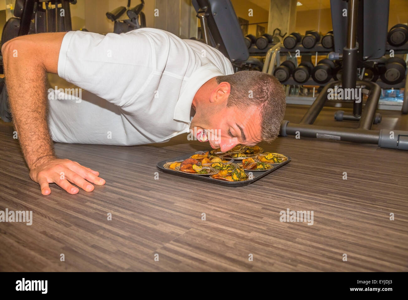 Push-up in palestra Foto Stock