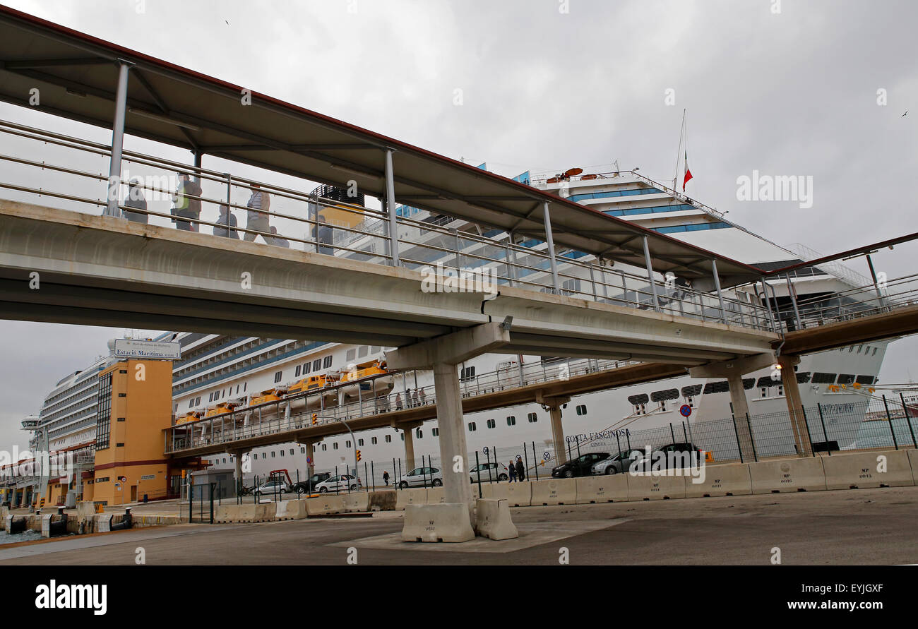 Crociera ormeggiata al porto di Palma de Maiorca Foto Stock
