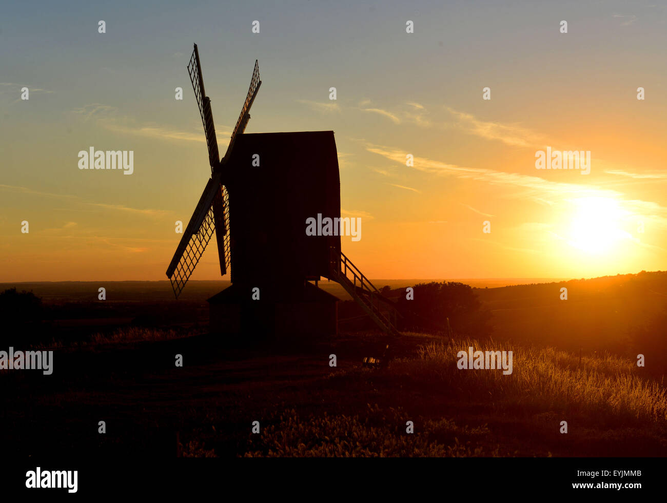 Sun insieme al mulino a vento di brill buckinghamshire Inghilterra Foto Stock