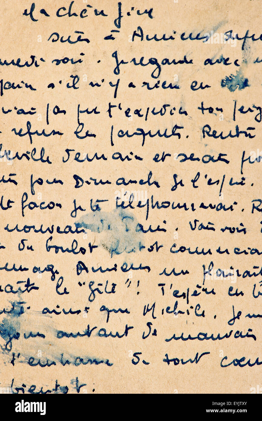 Vecchia lettera con la grafia vintage. Manoscritto grunge lo sfondo con il testo francese. Età di Grana carta Foto Stock
