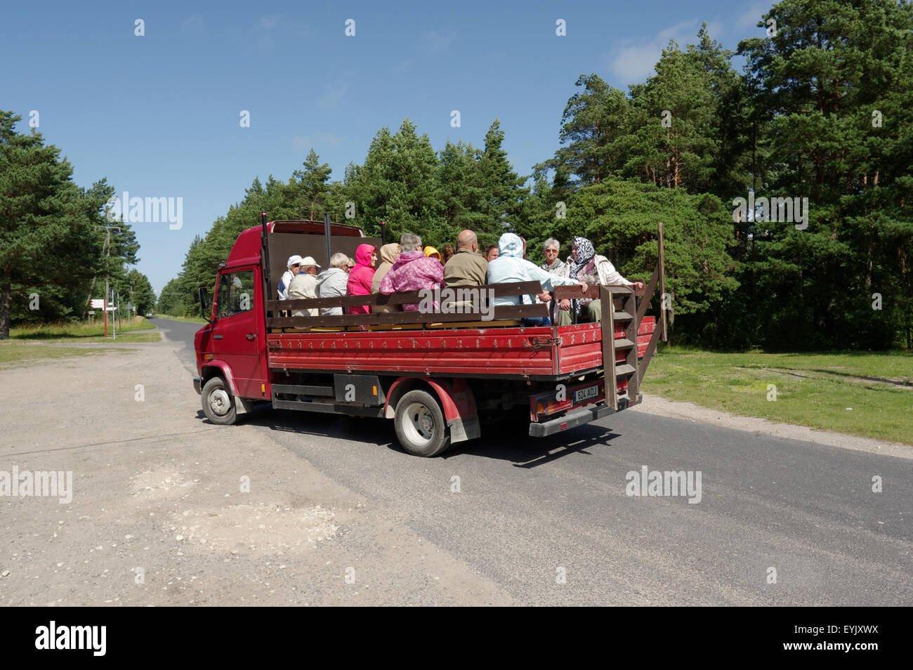 Trasporto turistico sull'isola Kihnu. Estonia il 24 luglio, 2015 Foto Stock