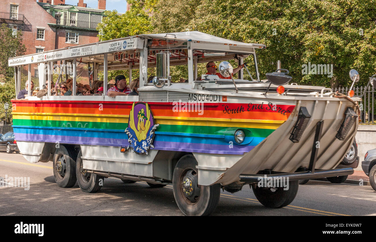 Convertito DUCK veicolo che trasporta i visitatori in un Boston Duck Tour , boston , MA , STATI UNITI Foto Stock