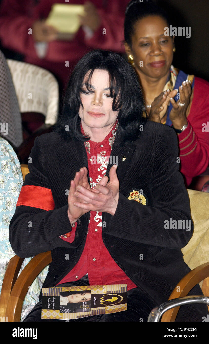 La Pop Star Michael Jackson partecipa a un evento presso l ambasciata etiopica prima di ricevere il premio umanitario da ambasciatori africani coniugi' Association di Washington D.C.. Foto Stock