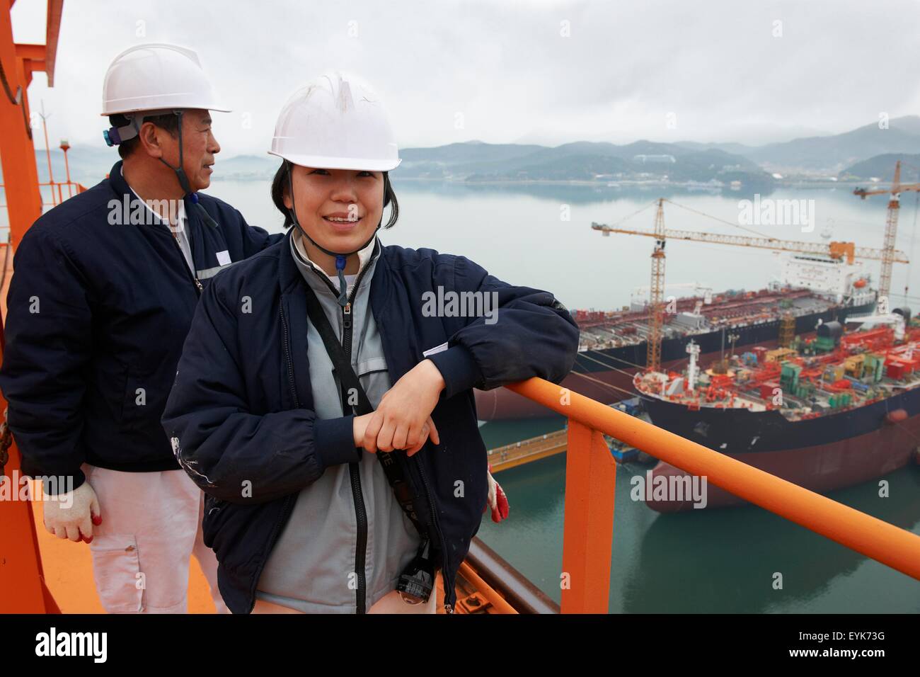 Ritratto di lavoratori al porto di spedizione, GoSeong-gun, Corea del Sud Foto Stock