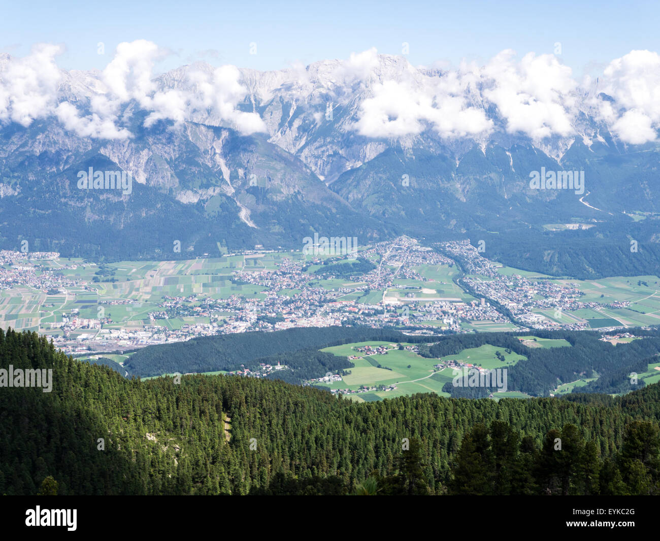 Vista di Hall in Tirol, dal Patscherkofel affacciato sulla Nordkette Foto Stock