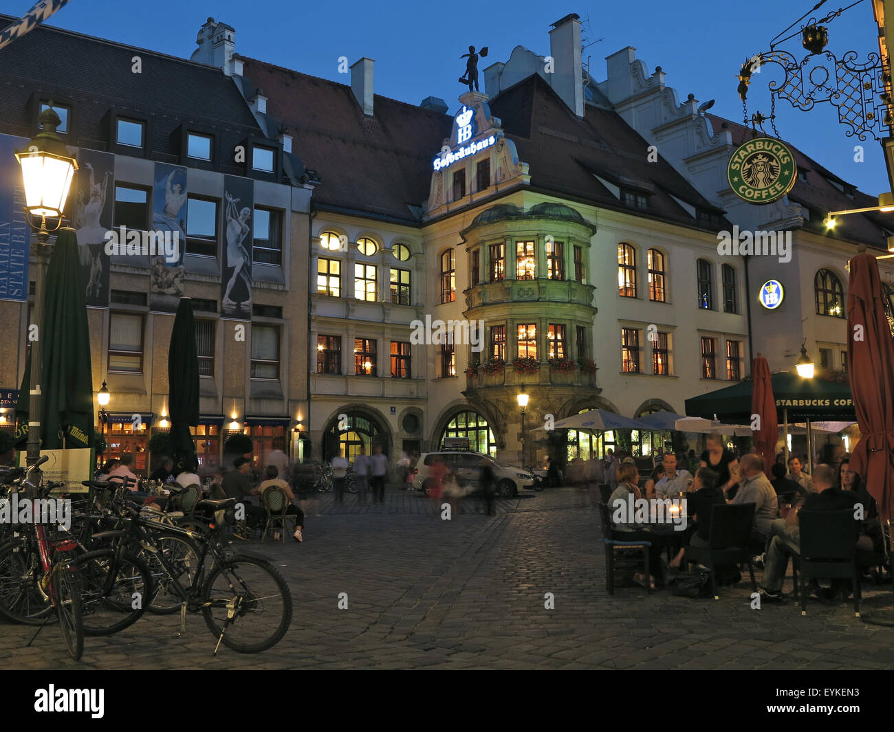 In Germania, in Baviera, Monaco, Città Vecchia "nell'Platzl', Hofbräuhaus, sera, Foto Stock