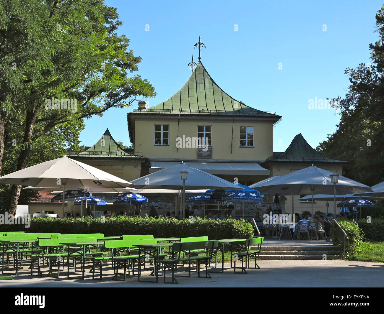 In Germania, in Baviera, Monaco di Baviera, giardino inglese, ristorante a torre cinese, Foto Stock