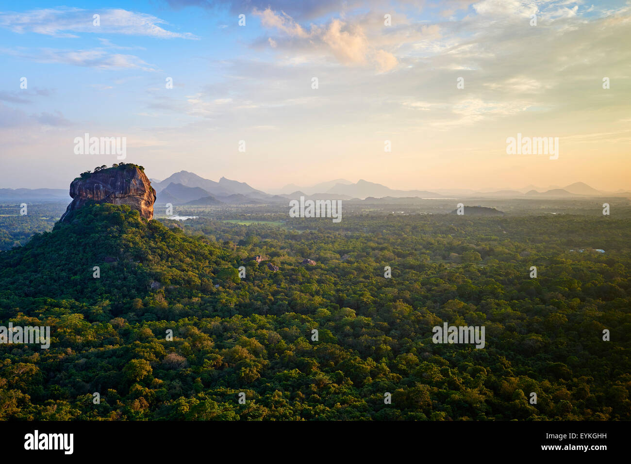 Sri Lanka, Ceylon, Nord provincia centrale, Sigiriya Lion Rock fortezza, patrimonio mondiale dell UNESCO Foto Stock