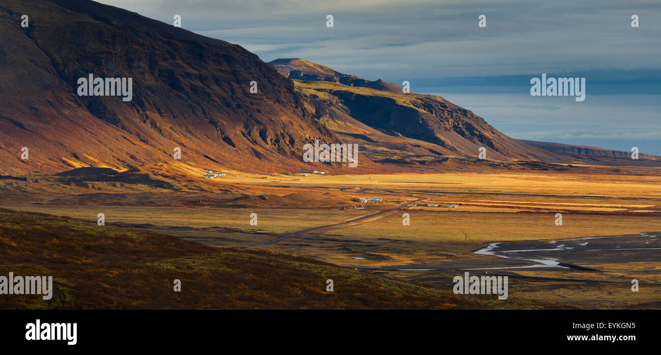 Anello stradale con Freysnes, Skaftafell, Ostisland, Islanda Foto stock -  Alamy